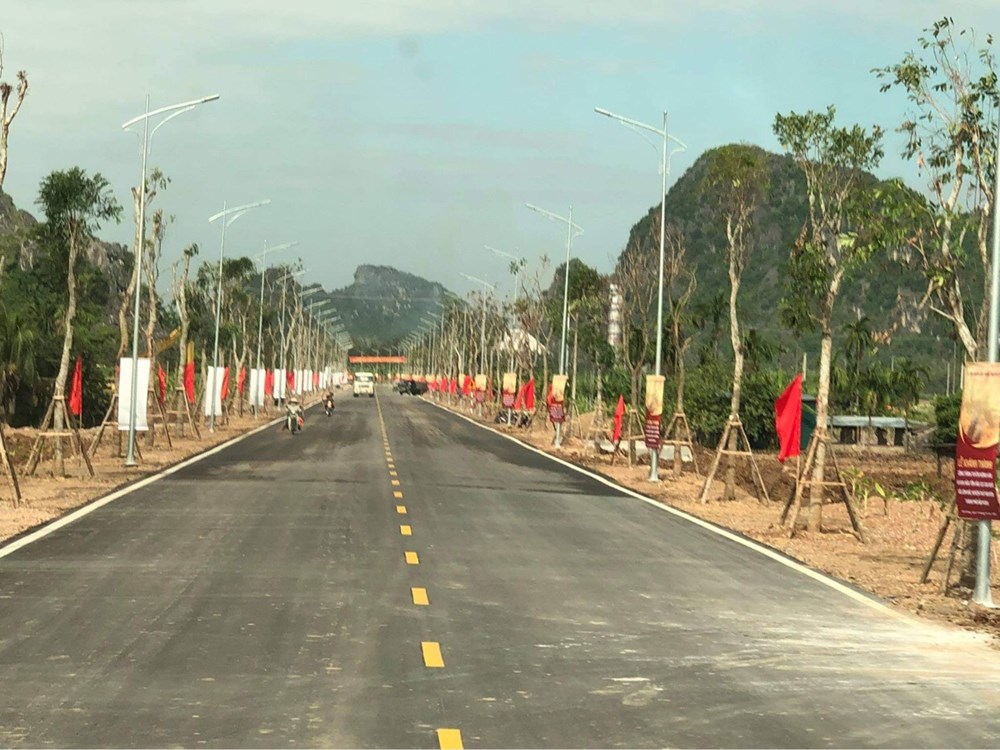 Đường vào khu bảo tồn Cao Quỳ 