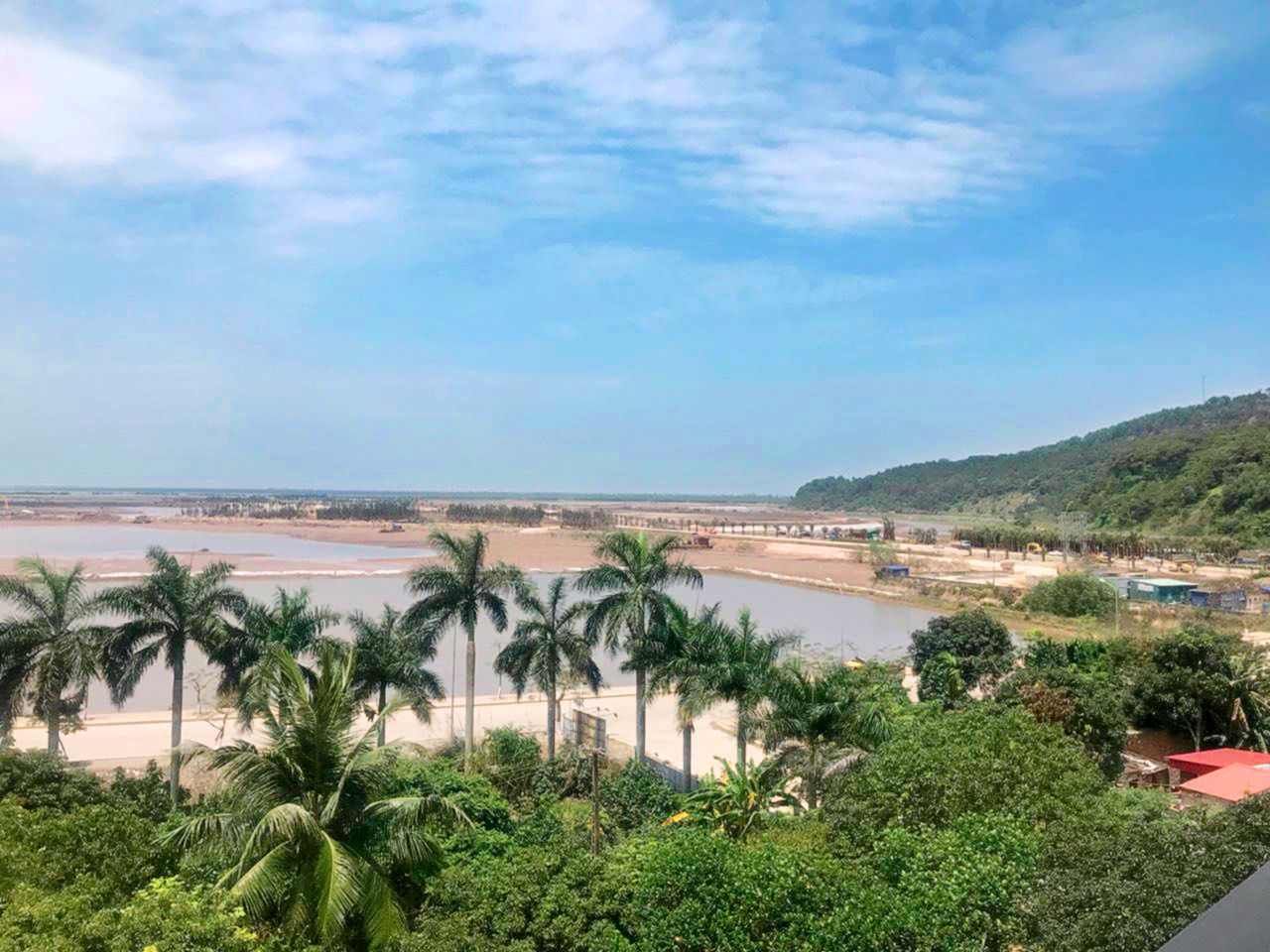 bãi tắm đồi rồng