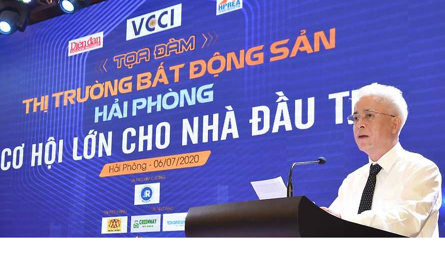  Ông Nguyễn Đình Chuyến-Phó Chủ tịch UBND TP Hải Phòng phát biểu tại tọa đàm